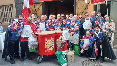 Foto de familia junto al grupo sardinero Marte. (Proexport)