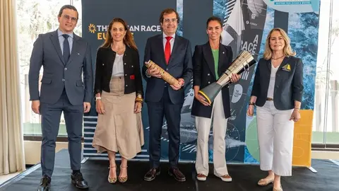 Jos&eacute; Mar&iacute;a G&oacute;mez Fuster, director general de la APC; Eva Franco, directora de sostenibilidad de Hidrogea; Pedro Pablo Hern&aacute;ndez, presidente de la APC; Jennifer Isaac, directora de Operaciones Comerciales de The Ocean Race y Theresa Zabell, regatista y moderadora del evento.&nbsp;(The Ocean Race Europe)
