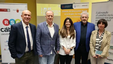 De izquierda a derecha: Longinos Marín, Juan Antonio Segura, Catalina Guerrero, Pedro Juan Martín y Olga Carrión, en la jornada. (UMU)