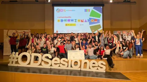 Foto de familia en la clausura del programa. (UMU)