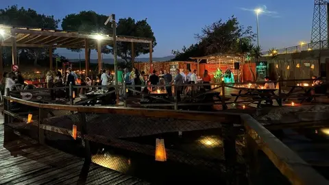 Un grupo de personas disfruta de la Noche de las Luces de Terra Natura. (Portavoz)