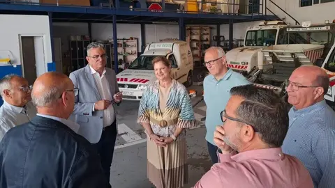 La alcaldesa de Alcantarilla, Paqui Terol, junto a miembros del la Asociaci&oacute;n de Empresarios del Parque Industrial Oeste (Asepio). (Ayuntamiento de Alcantarilla)