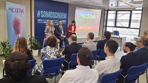 La consejera de Empresa, Marisa L&oacute;pez Arag&oacute;n, junto a la secretaria de Estado de Digitalizaci&oacute;n e Inteligencia Artificial, Mar&iacute;a Gonz&aacute;lez Veracruz, durante la visita a CROEM. (CROEM)