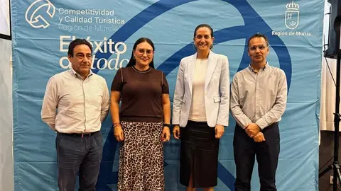 La directora general de Competitividad y Calidad Tur&iacute;sticas, Eva Reverte, y la alcaldesa de Archena, Patricia Fern&aacute;ndez, en el acto de presentaci&oacute;n del video. (CARM)
