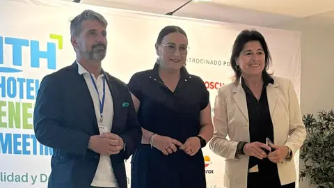 Imagen de familia en la jornada organizada por HoyT&uacute; y el ITH para fomentar la sostenibilidad hotelera en la Regi&oacute;n. (HoyT&uacute;)