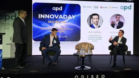 V&iacute;ctor Mart&iacute;n durante su participaci&oacute;n en la jornada de APD. (Hefame)