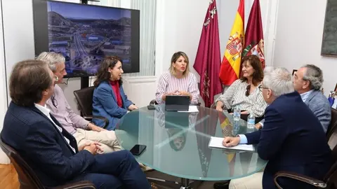 Reuni&oacute;n de la alcaldesa Noelia Arroyo con Urbincasa y Grupo Roca. (Ayuntamiento de Cartagena)
