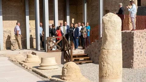 Visita al Teatro Romano. (Ayuntamiento de Cartagena/Felipe G. Pag&aacute;n)
