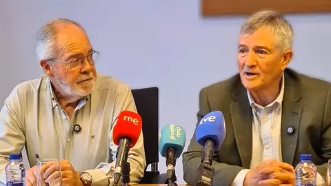 El secretario general de FROET, Manuel P&eacute;rezcarro, y el presidente, Pedro D&iacute;az, en rueda de prensa. (FROET)