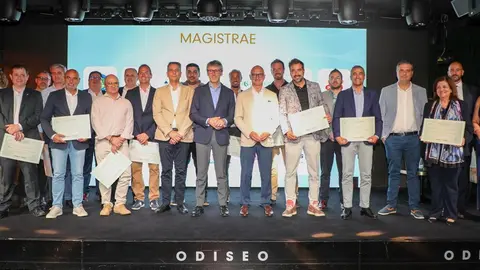 Foto de familia en la clausura. (ENAE)