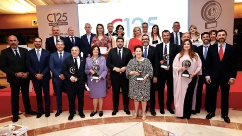 Foto de familia de los premios C&aacute;mara de Comercio de Murcia de la pasada edici&oacute;n.