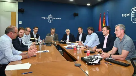 Reuni&oacute;n del gabinete crisis convocado ante el apag&oacute;n el&eacute;ctrico acontecido el pasado 28 de abril. (CARM)