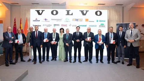 Foto de familia con los ganadores de los Premios FROET 2024. (FROET)