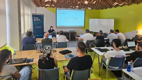 Una de las clases del curso sobre 'Experiencia de Usuario'. (CARM)