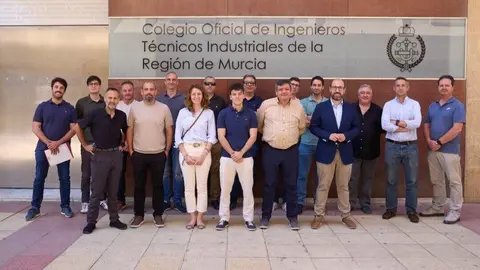 Imagen de los participantes en el primer programa del Laboratorio de Hidr&oacute;geno Verde del COITIRM. (COITIRM)