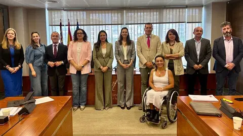 La consejera Carmen Conesa con los integrantes de la comisi&oacute;n de Turismo de la Asamblea Regional. (CARM)