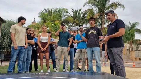 Estudiantes de la UCAM durante una formaci&oacute;n en el Drone Hub del Campus de Murcia. (UCAM)