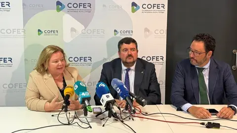 Imagen de archivo de un encuentro entre los presidentes de COFER, CEC y COEC. (COEC)