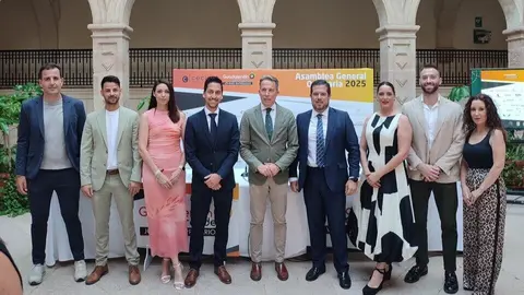 Foto de familia durante la Asamblea General. (Guadalent&iacute;n Emprende)