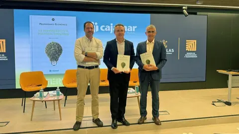 Imagen durante la presentaci&oacute;n de la publicaci&oacute;n. (Cajamar)