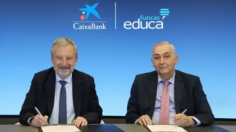 Tom&aacute;s Muniesa, presidente de CaixaBank, y Carlos Oca&ntilde;a, director general de Funcas. (CaixaBank)