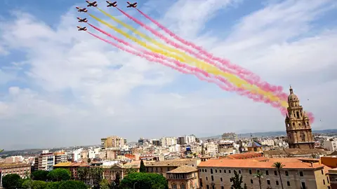 Los C-101 de la Patrulla &Aacute;guila se despiden del cielo de Murcia con un homenaje al 1200 aniversario (Ayto. Murcia)