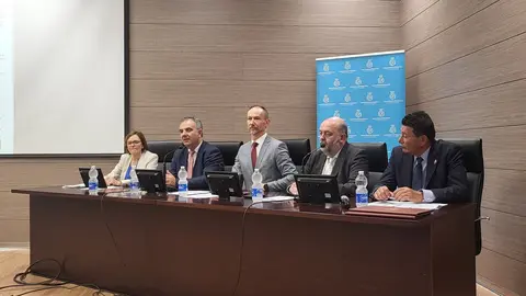 El consejero de Medio Ambiente, Juan Mar&iacute;a V&aacute;zquez,&nbsp;junto al rector de la Universidad Polit&eacute;cnica de Cartagena (UPCT), Mathieu Kessler.