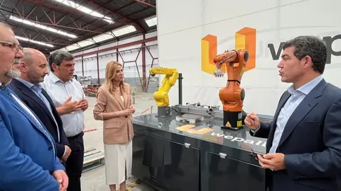 La consejera de Empresa, Marisa L&oacute;pez Arag&oacute;n, durante su visita la empresa Inemur. (CARM)