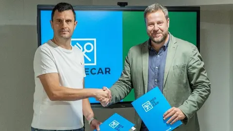 Hostecar y Estrella de Levante renuevan su convenio de colaboraci&oacute;n. (Hostecar)