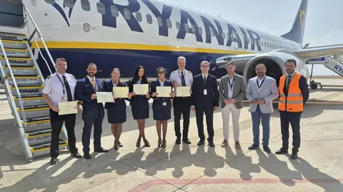 El ayuntamiento de Murcia recibe el vuelo 1.200 en el Aeropuerto de Corvera. (Ayuntamiento de Murcia)