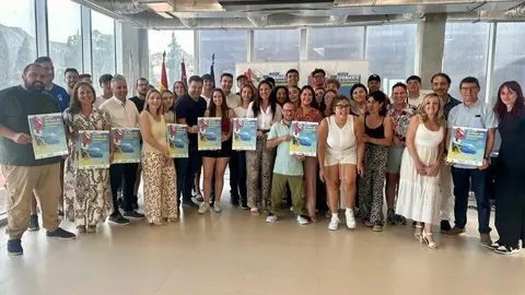 La consejera Carmen Conesa y el alcalde de Blanca, con alumnos y formadores de los cursos para j&oacute;venes. (CARM)