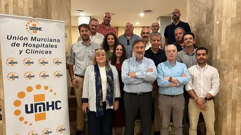Luis Mesa del Castillo junto a algunos de los miembros de la Junta Directiva de la UMHC y asociados. (UMHC)