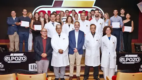 Foto de familia durante la clausura. (Grupo Fuertes)