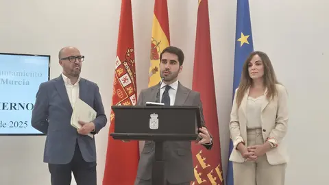 El concejal de Cultura e Identidad, Diego Avil&eacute;s, presentando los conciertos, visitas y conferencias para conmemorar los 1200 a&ntilde;os de la ciudad- (Ayto. Murcia)