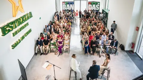 Imagen de los asistentes a la Sala de Catas durante el evento. (Ra&uacute;l Alc&aacute;ntara)