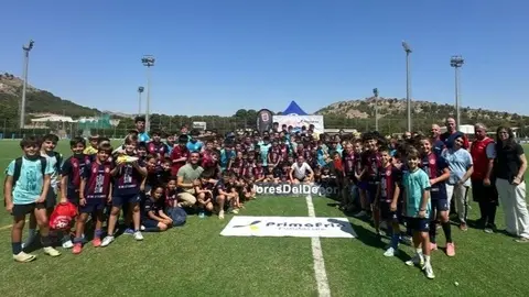 Imagen de familia del clinic deportivo de Primafrio con Eva Navarro. (Primafrio)