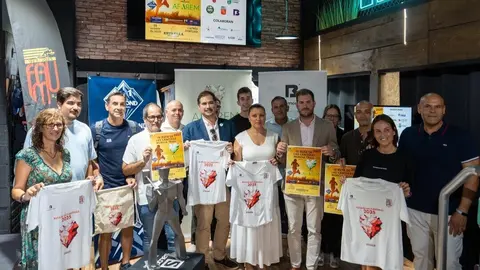 Foto de familia en la presentaci&oacute;n del evento. (Frecom)