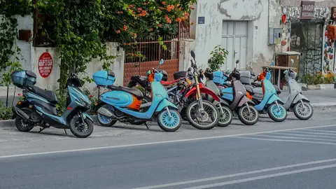 Seguro de moto econ&oacute;mico: c&oacute;mo ahorrar sin renunciar a la seguridad.(pexels-ihsan-turgan)