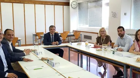 El consejero de Universidades, Juan Mar&iacute;a V&aacute;zquez, en el transcurso de la reuni&oacute;n de la Junta Rectora de la UNED, celebrada en Cartagena. (CARM)