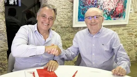 Imagen durante la firma del acuerdo. (Hozono Global)