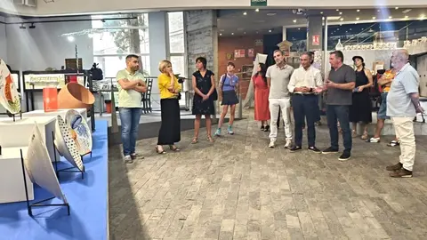 El director general de Artesan&iacute;a, Rafael G&oacute;mez, se re&uacute;ne con los candidatos a los Premios Nacionales de Artesan&iacute;a 2025 propuestos por la Regi&oacute;n. (CARM)