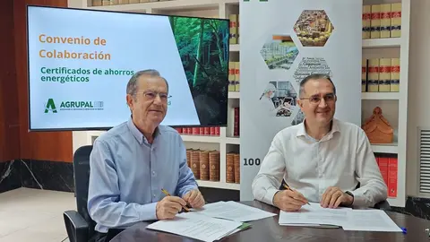 Jos&eacute; Garc&iacute;a (izq) y Joaqu&iacute;n Longares firma Iberdrola-Agrupal