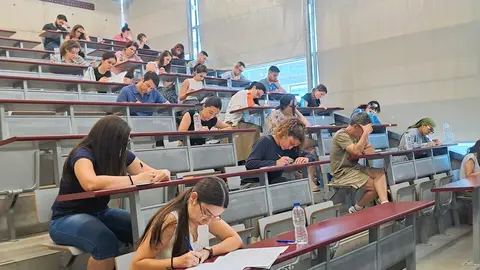 20250801 Opositores durante la realizaci&oacute;n de las pruebas de Secundaria este a&ntilde;o