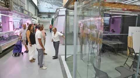 La edil Bel&eacute;n Romero visita el Mercado Santa Florentina, donde abrir&aacute; un aula gastron&oacute;mica. (Ayuntamiento de Cartagena)