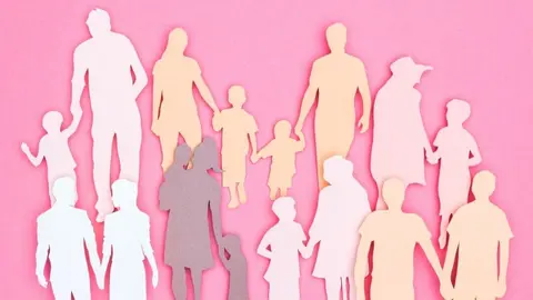 Ampliaci&oacute;n de las ayudas a familias numerosas y monoparentales. (CARM)