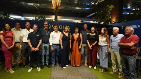 Foto de familia durante la celebraci&oacute;n de la mesa redonda. (Hidrogea)