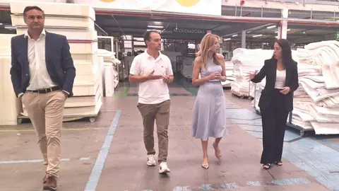 Visita de la consejera Marisa L&oacute;pez a la empresa Colchones Gomarco. (CARM)