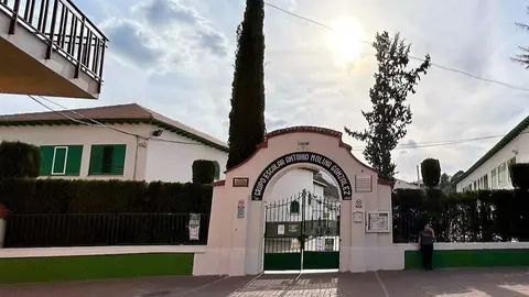 Imagen de la fachada del colegio Antonio Molina de Blanca. (CARM)