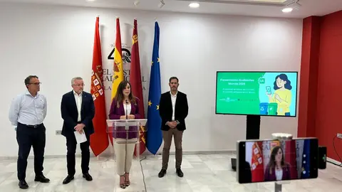 La iniciativa ha sido presentada por la vicealcaldesa y concejal de Fomento y Patrimonio, Rebeca P&eacute;rez, junto al subdirector Gerencias Zona Este de Ecovidrio, Roberto Fuentes, y el director de PreZero, Jos&eacute; Manuel Garc&iacute;a.