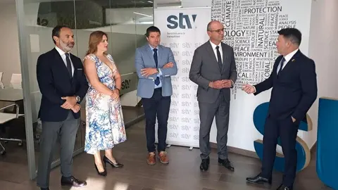 El consejero de Educaci&oacute;n y Formaci&oacute;n Profesional, V&iacute;ctor Mar&iacute;n, mantiene un encuentro con los responsables de STV Gesti&oacute;n. (CARM)